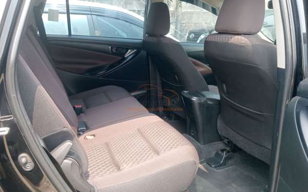 TOYOTA INNOVA G