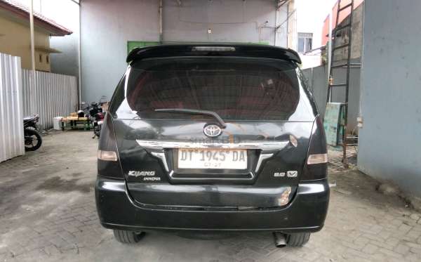 TOYOTA  INNOVA  V
