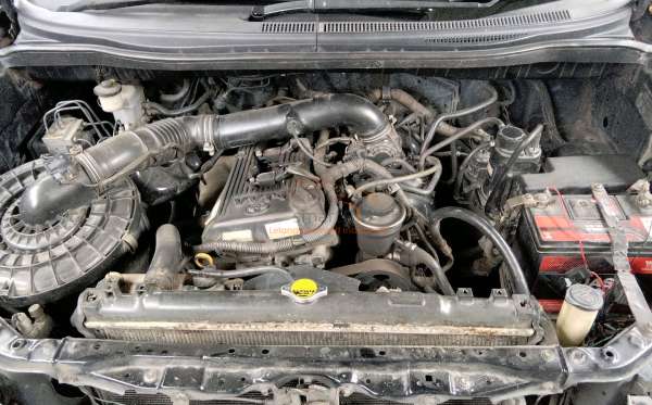 TOYOTA  INNOVA  V