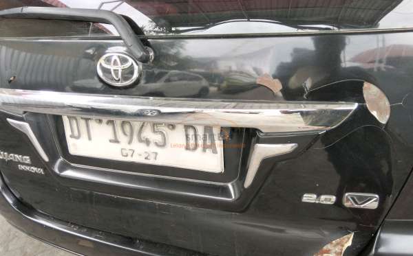 TOYOTA  INNOVA  V