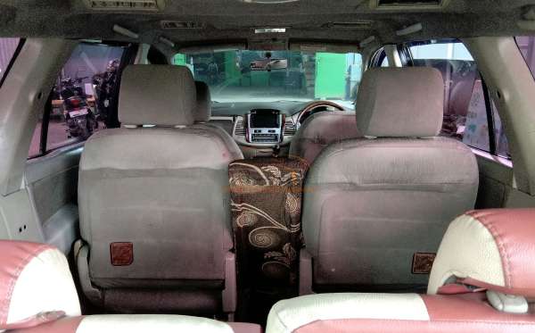 TOYOTA  INNOVA  V