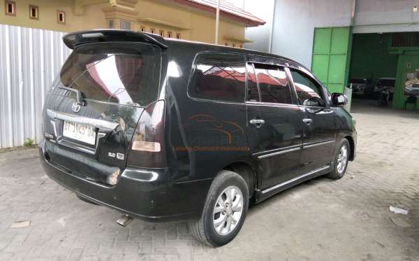 TOYOTA  INNOVA  V