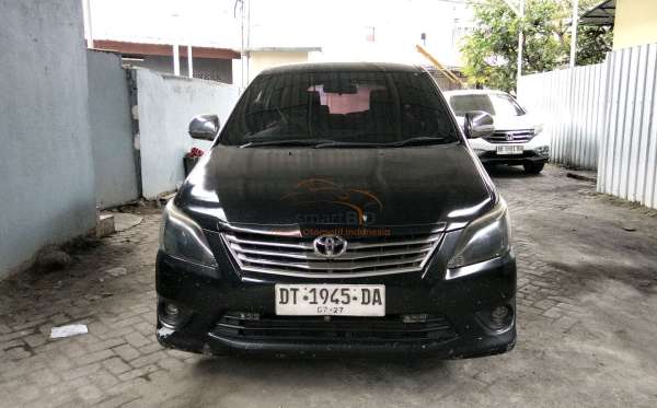TOYOTA  INNOVA  V