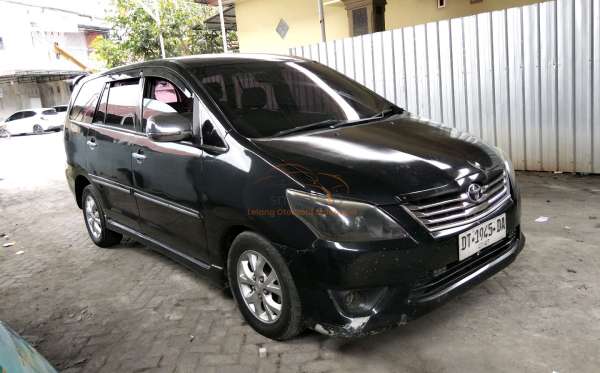 TOYOTA  INNOVA  V