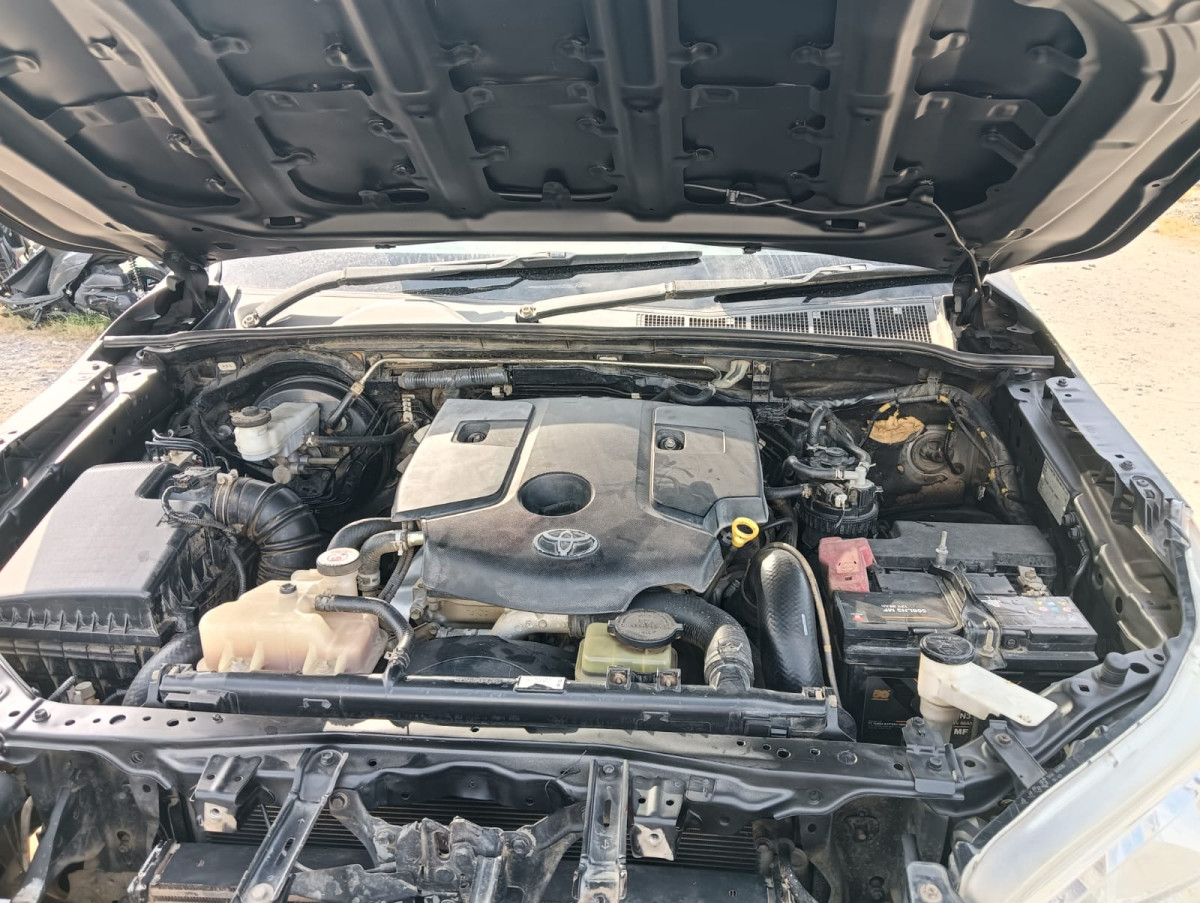 TOYOTA  HILUX  2.4G DC 4X4