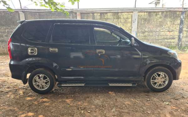 DAIHATSU  XENIA