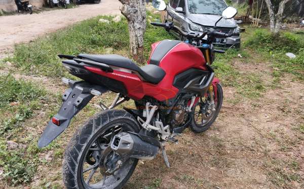HONDA  CB 150 R