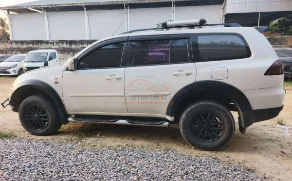 MITSUBISHI SPORT 30V6E 4X2 AT