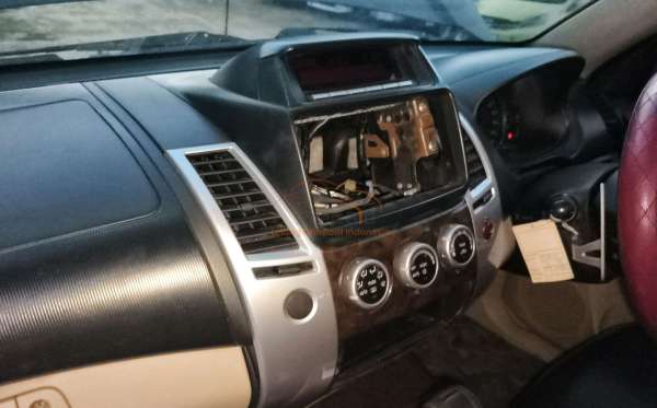 MITSUBISHI SPORT 30V6E 4X2 AT