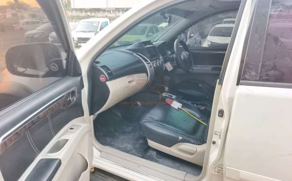 MITSUBISHI SPORT 30V6E 4X2 AT