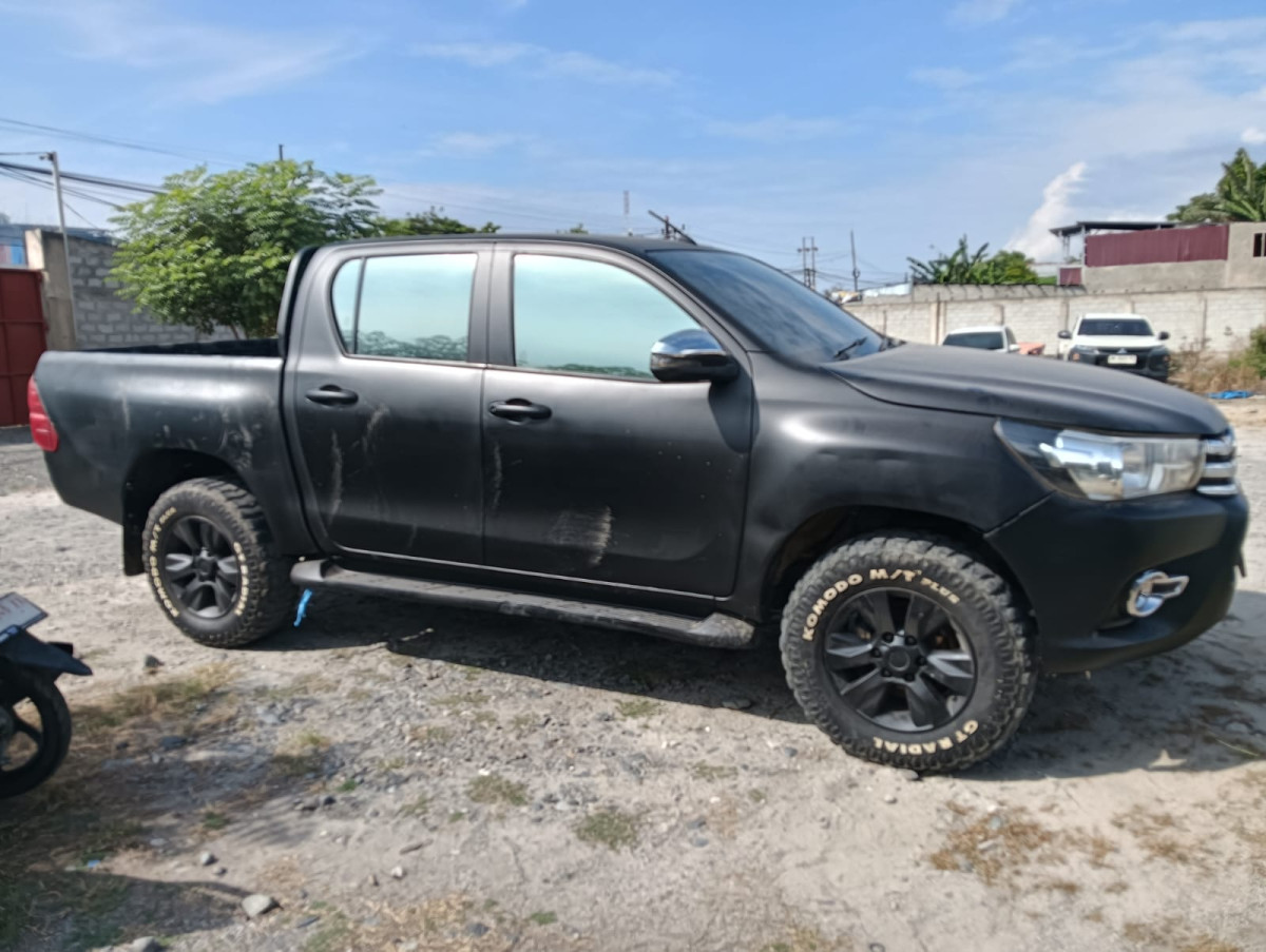 TOYOTA  HILUX  2.4G DC 4X4