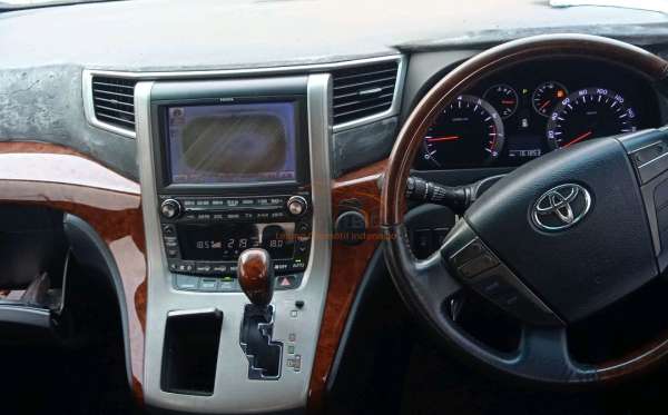 TOYOTA ALPHARD 2.4