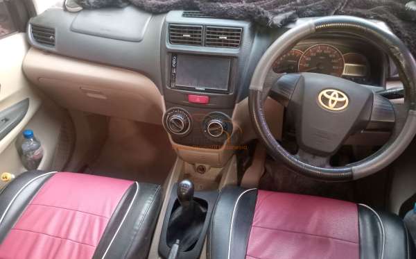 TOYOTA AVANZA