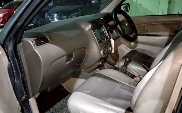 TOYOTA AVANZA