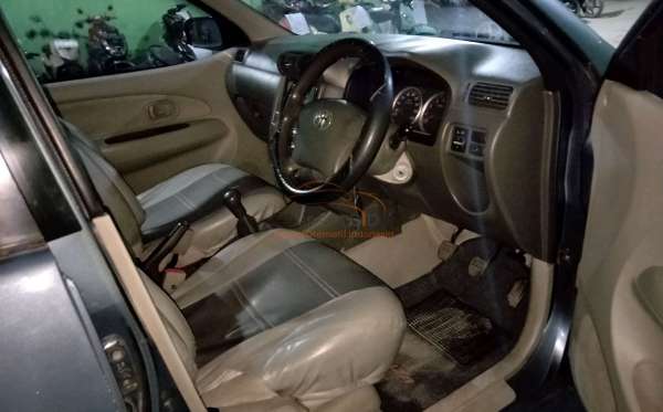 TOYOTA AVANZA