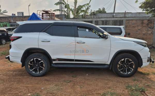 TOYOTA FORTUNER 2.4 VRZ