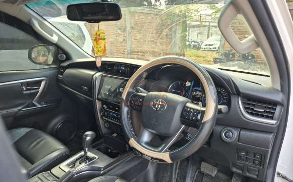 TOYOTA FORTUNER 2.4 VRZ