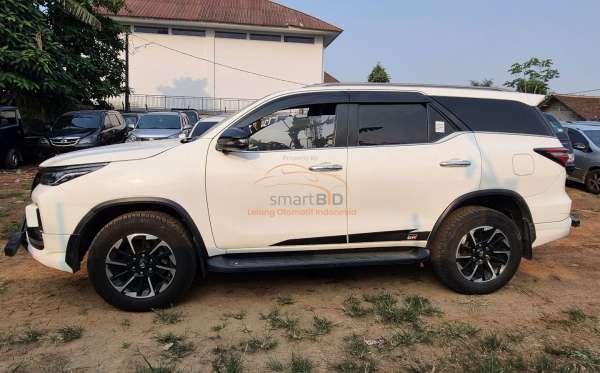 TOYOTA FORTUNER 2.4 VRZ