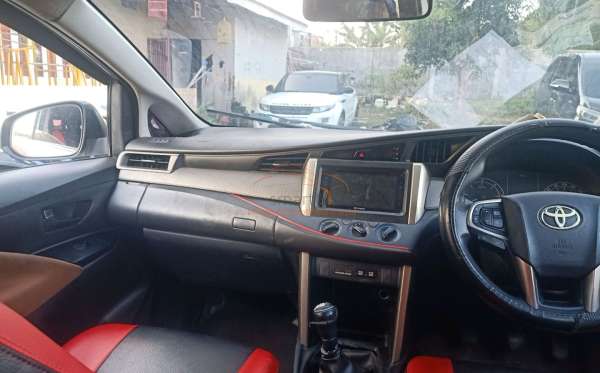 TOYOTA INNOVA 2.4 G