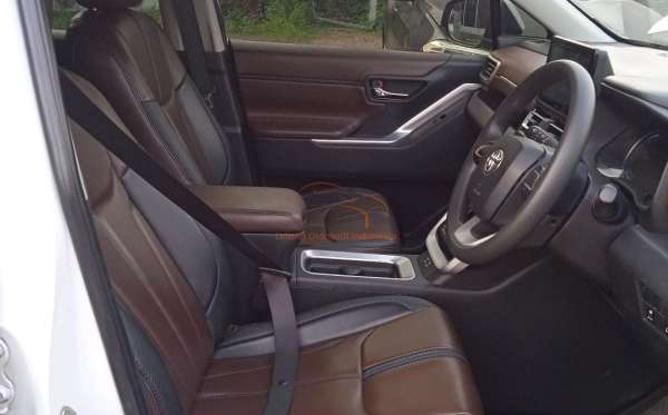 TOYOTA INNOVA