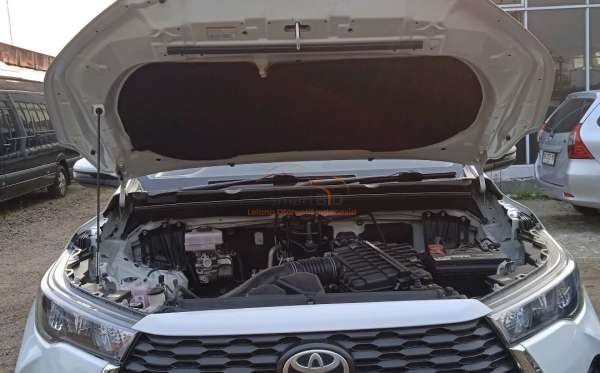 TOYOTA INNOVA