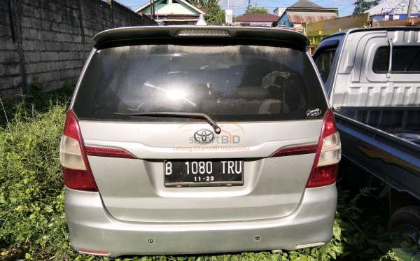 TOYOTA INNOVA G