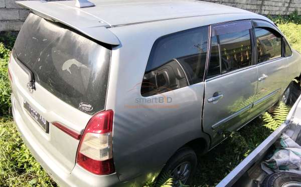 TOYOTA INNOVA G