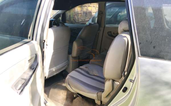 TOYOTA INNOVA G