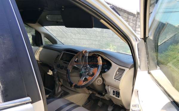 TOYOTA INNOVA G