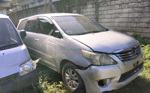 TOYOTA INNOVA G