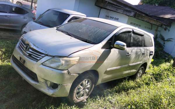 TOYOTA INNOVA G