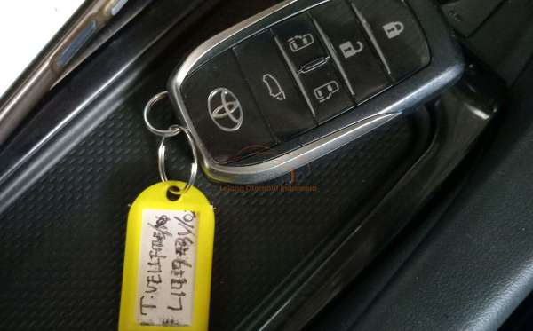 TOYOTA VELLFIRE 2.5G