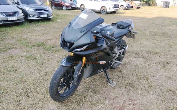YAMAHA  R15