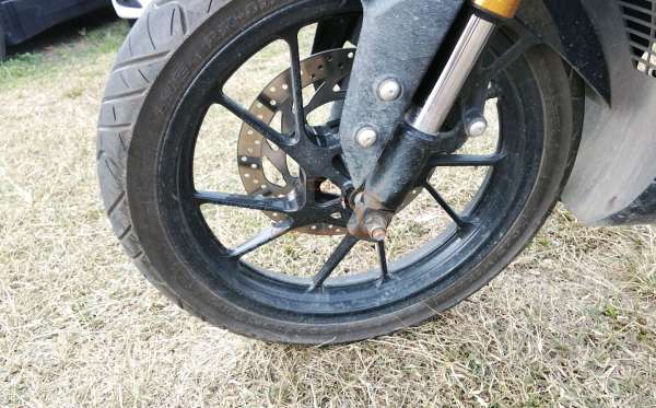 YAMAHA  R15