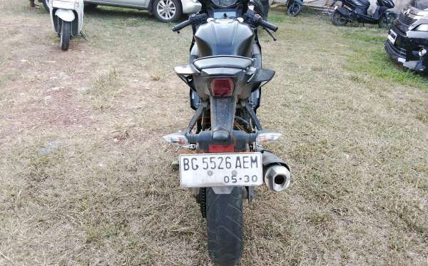 YAMAHA  R15