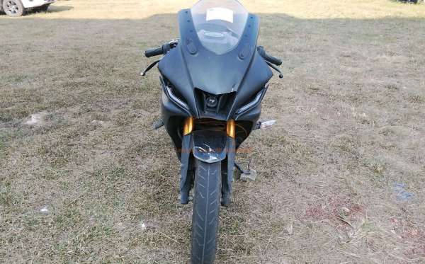 YAMAHA  R15