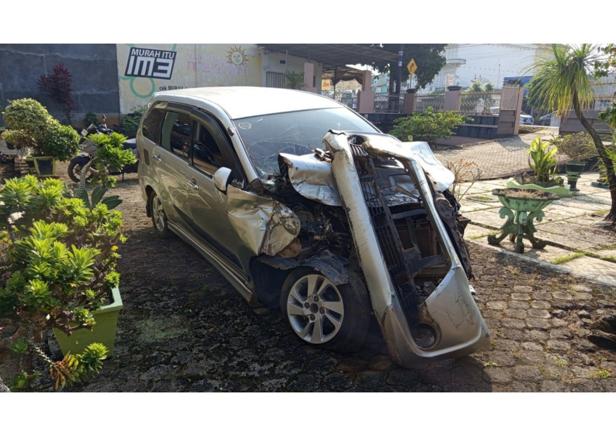 TOYOTA  AVANZA  VELOZ