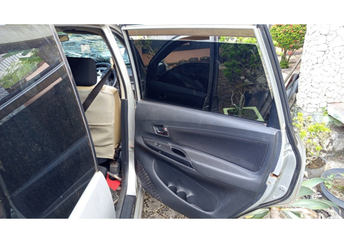 TOYOTA  AVANZA  VELOZ