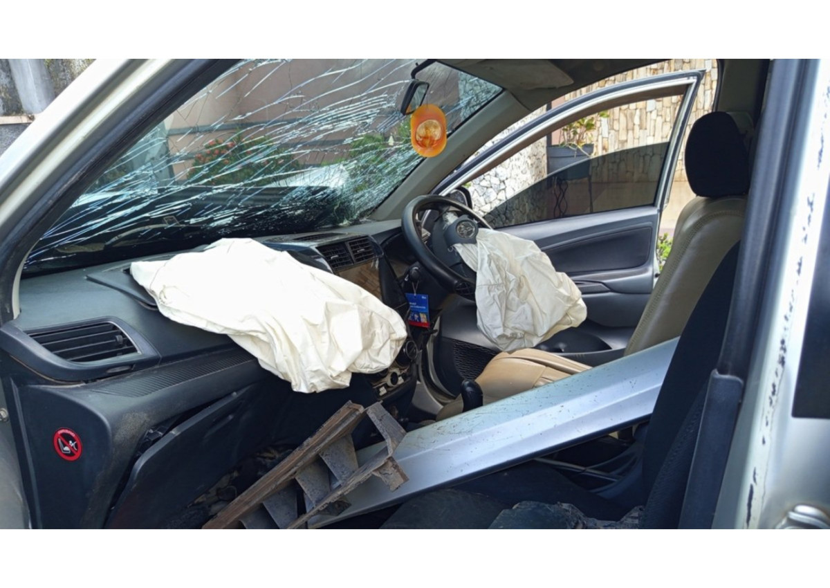 TOYOTA  AVANZA  VELOZ