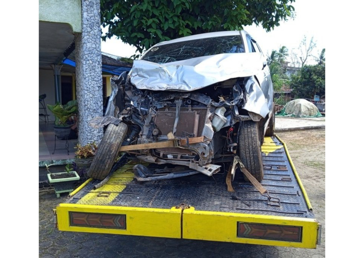 TOYOTA  AVANZA  VELOZ