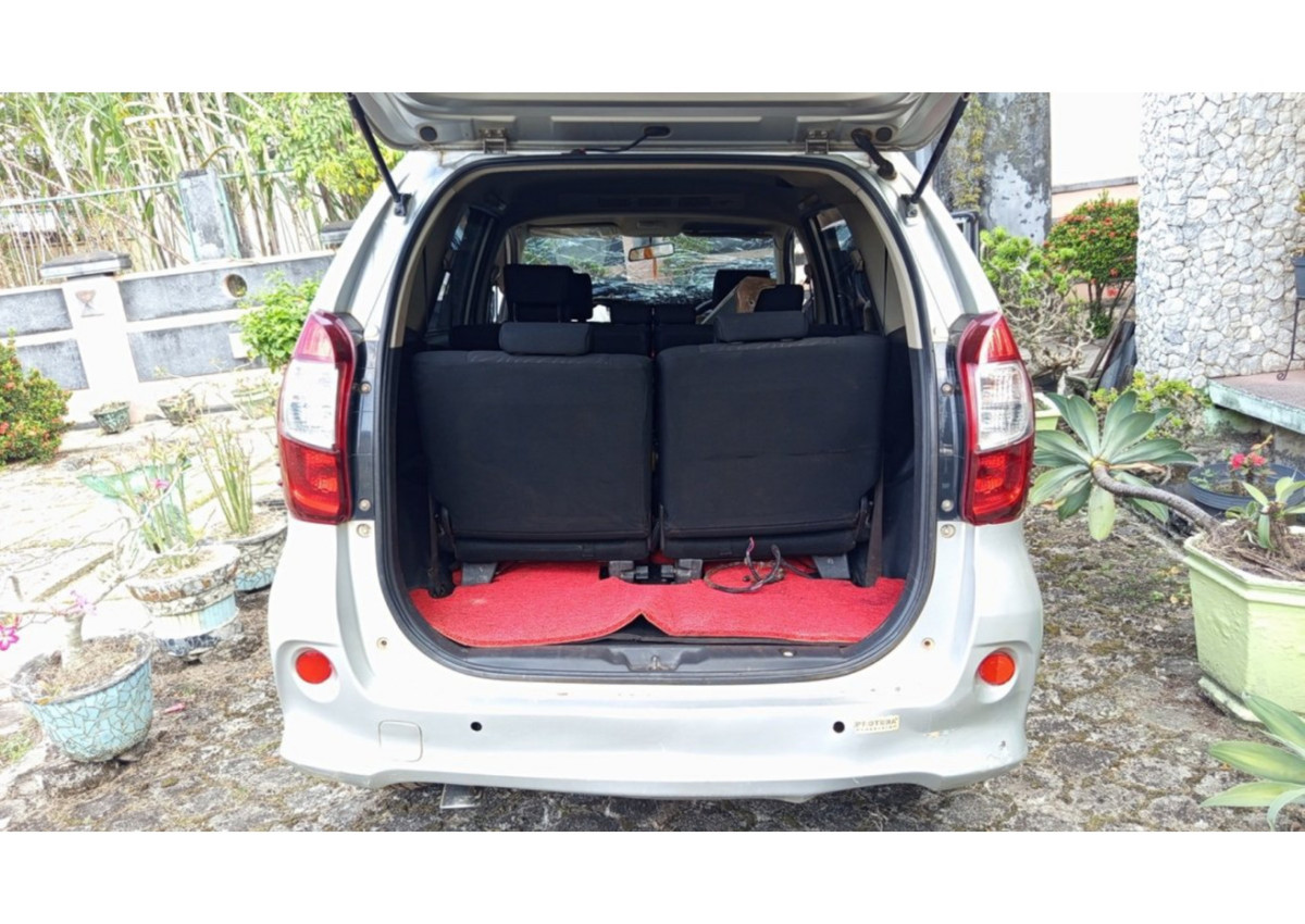 TOYOTA  AVANZA  VELOZ