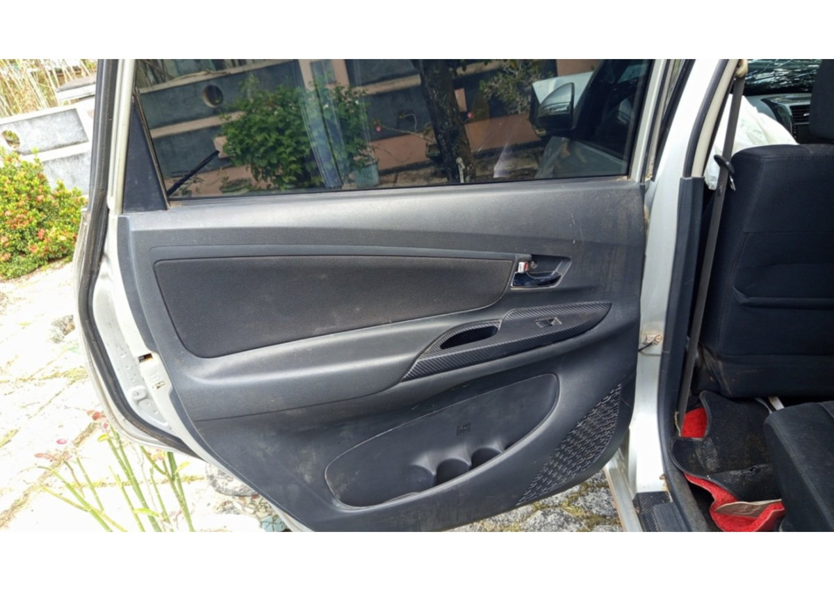 TOYOTA  AVANZA  VELOZ