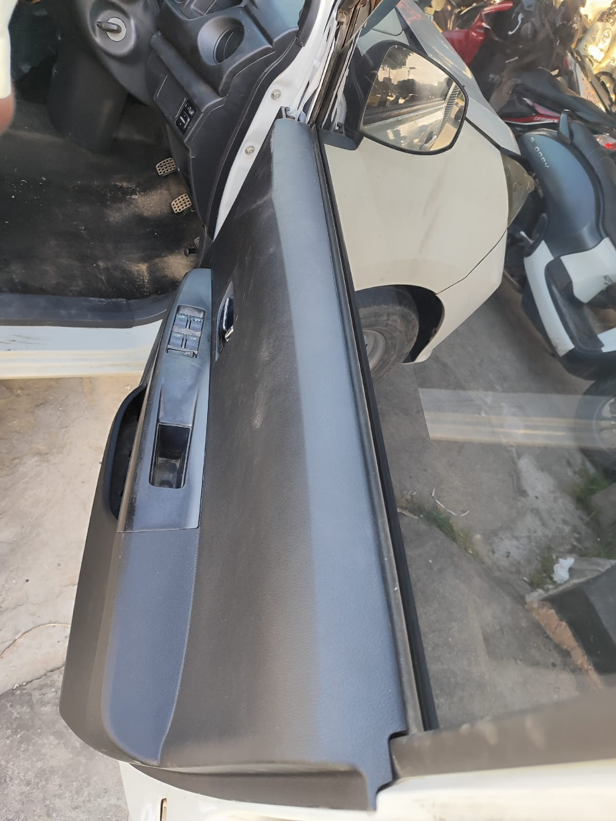 DAIHATSU SIGRA  R