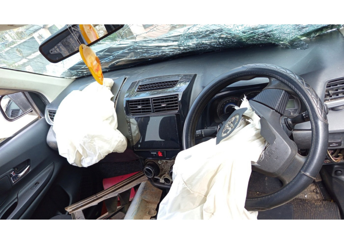 TOYOTA  AVANZA  VELOZ