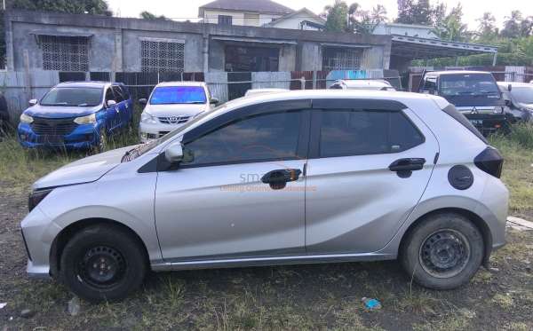 DAIHATSU  AYLA  1.0 M