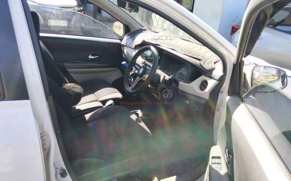 DAIHATSU SIGRA R