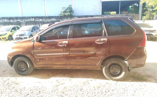 DAIHATSU  XENIA  R