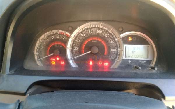 DAIHATSU  XENIA  R