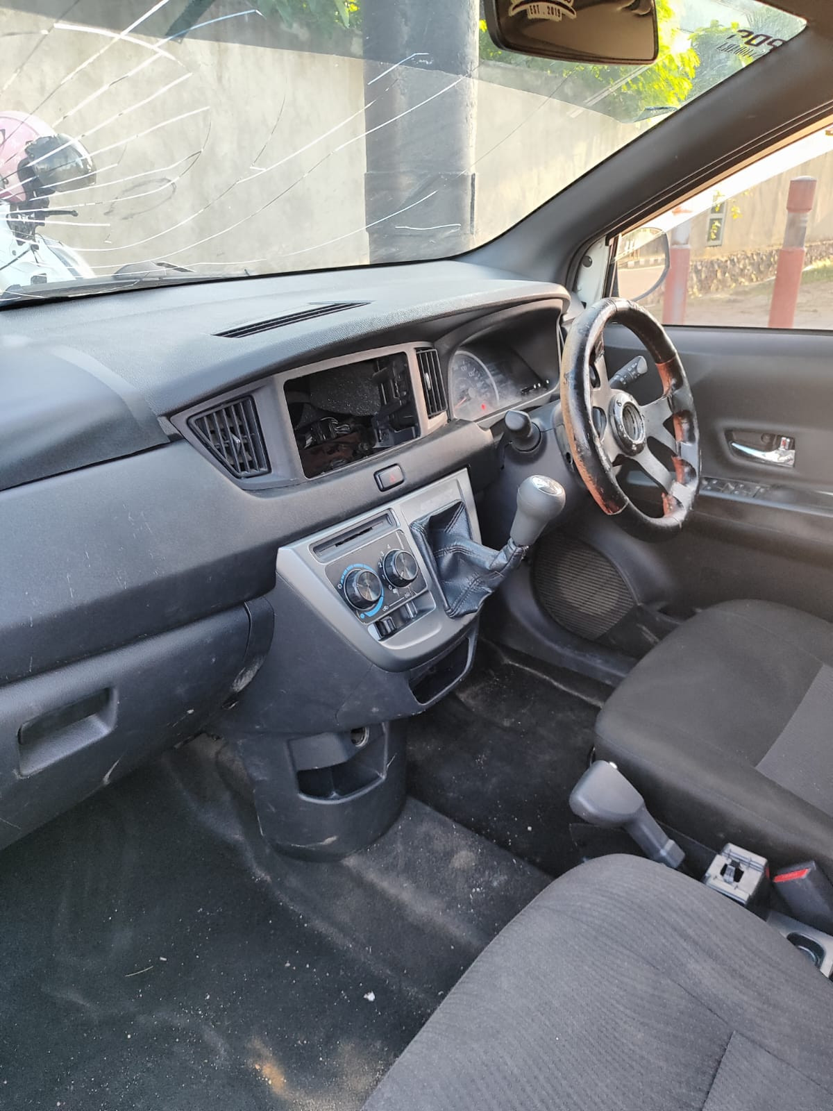 DAIHATSU SIGRA  R