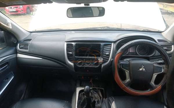 MITSUBISHI PAJERO SPORT 2.5L GLX (4X4)